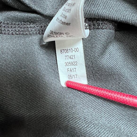 Athleta Black Shadow Camo Relay Leggings SIZE Small Capri Yoga Pants - Picture 7 of 11